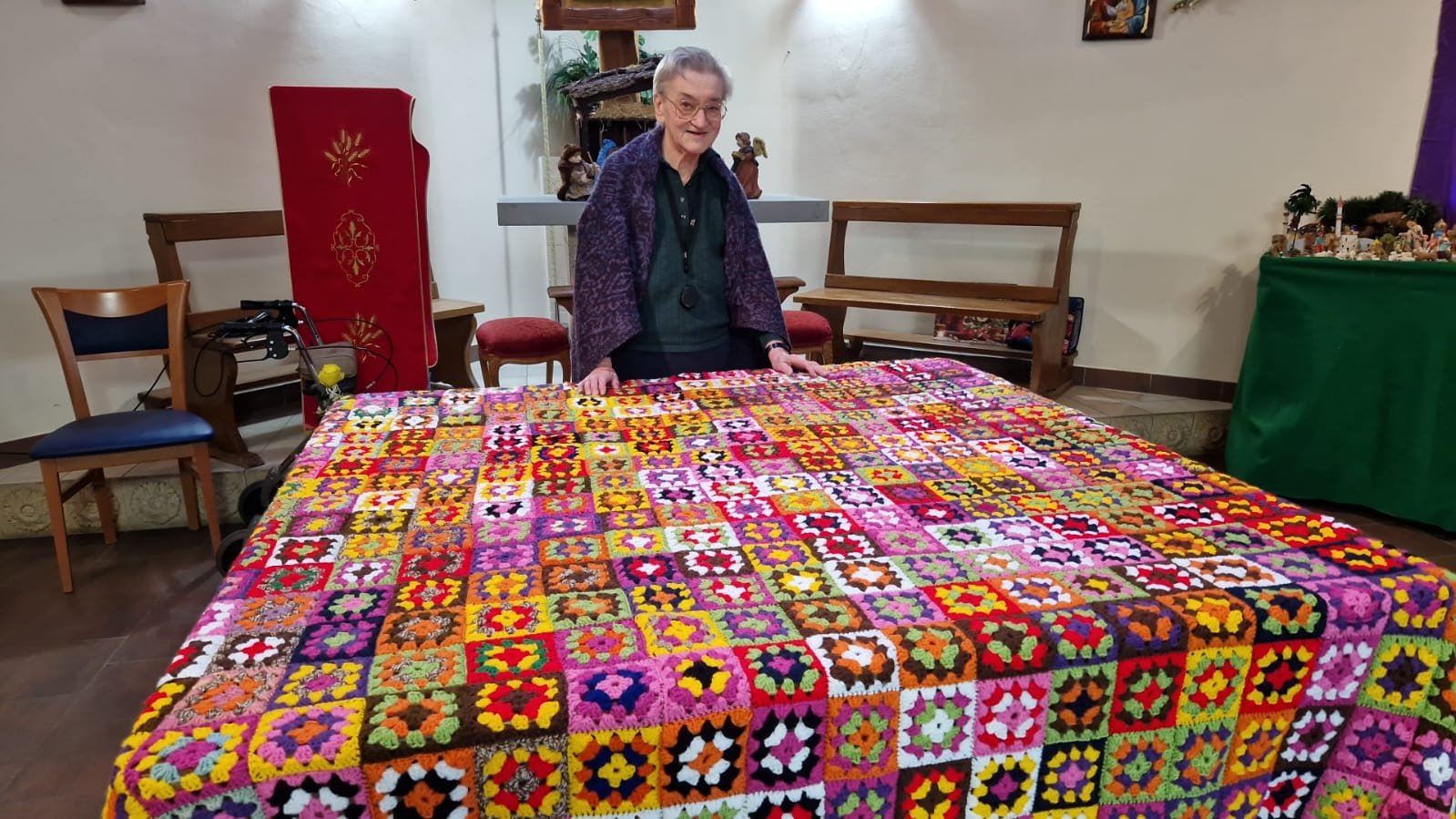 UN CROCHET DA “GUINNESS” A VILLA GIULIA,È LA COPERTA DELLA NONNA